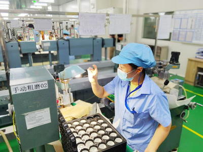 信陽舜宇光學(xué):看一枚鏡片映出的五光十色